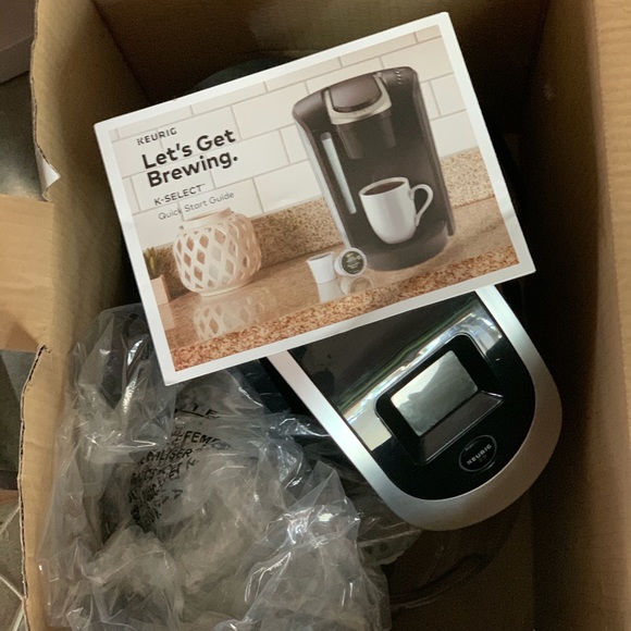 Keurig Coffee Maker - Older Model Works PERFECTLY - Picture 8 of 14